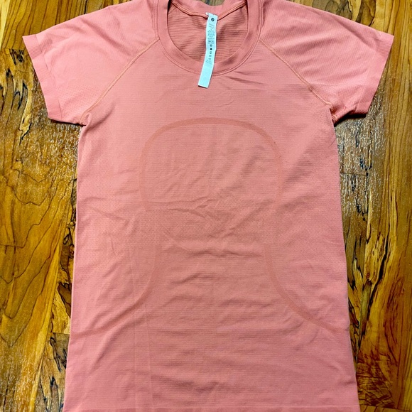 Lululemon top. Only worn once. Size 8. - Picture 1 of 5